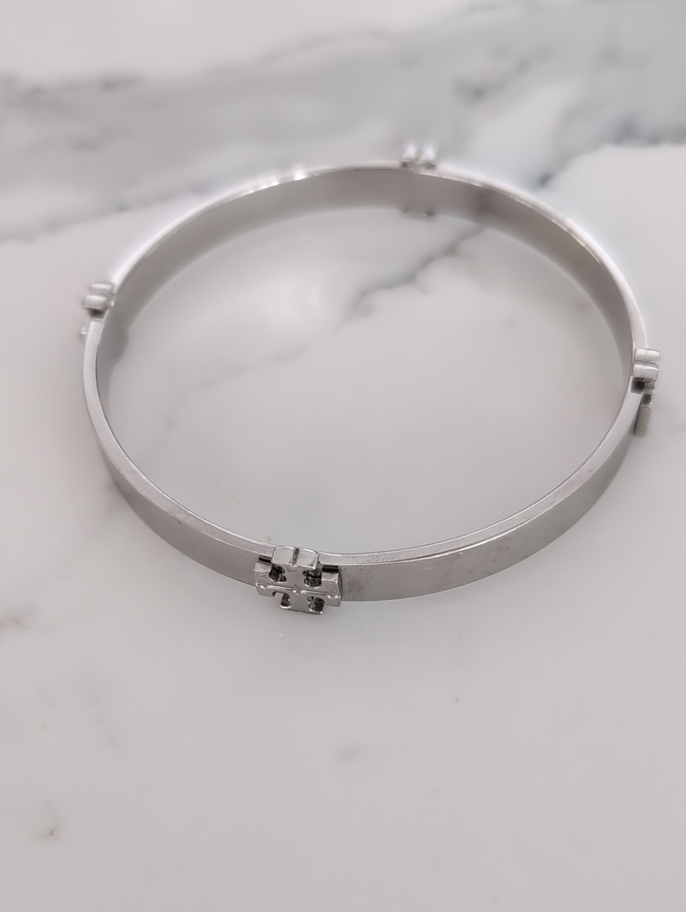 Tory Burch Silver-Tone Hinged Logo Bangle